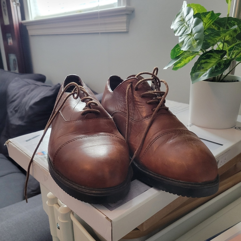 G. H. Bass & Co. Men's Dress Shoes size 9 med. Brown